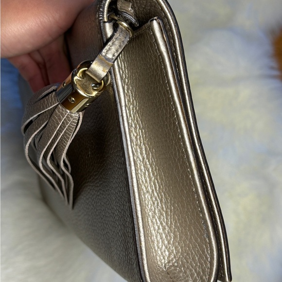 Gucci Metallic/Gold Pebble Leather Soho Clutch - Picture 4 of 16